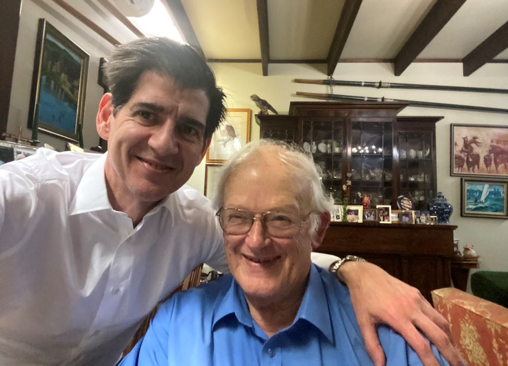 El Dr. Piñal con el profesor Ian Taylor