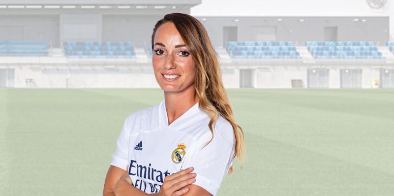 Kosovare Asllani with Real Madrid’s shirt